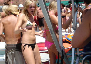 18 year old girl Amber nudes the cum from her bf's cock after they screw